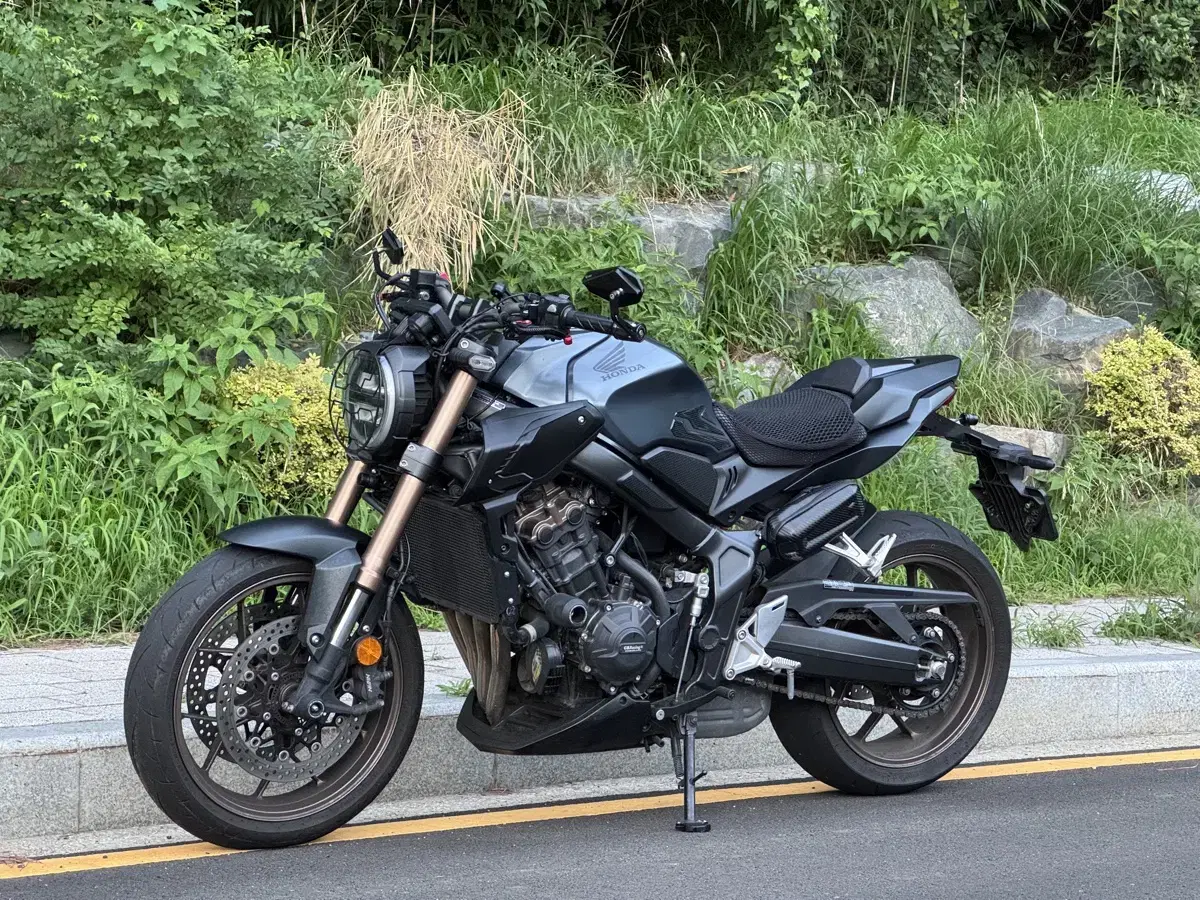 23년식  CB650R 맷그레이